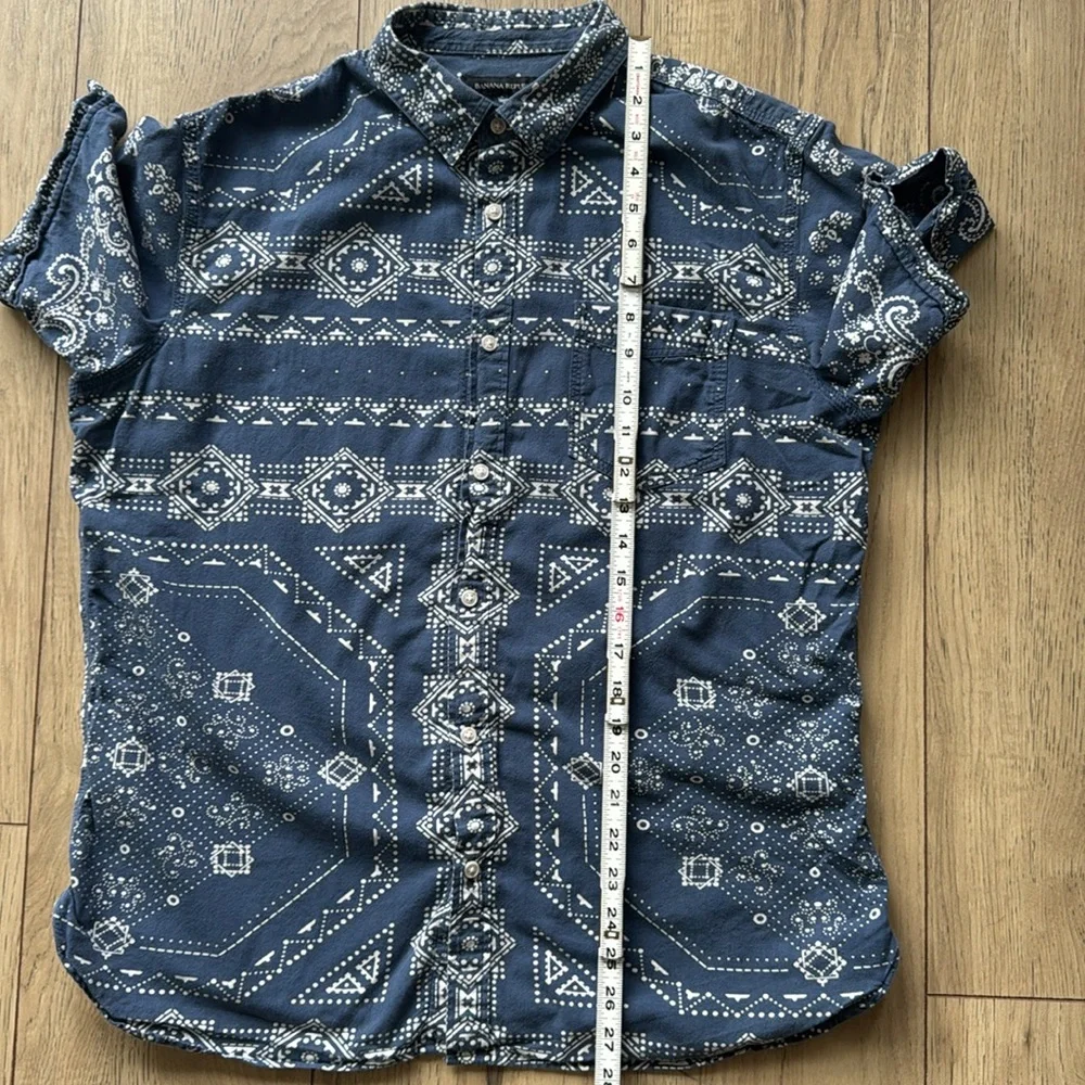 Banana Republic Blue and White Geometric Button Down Shirt Camden Fit Men’s L